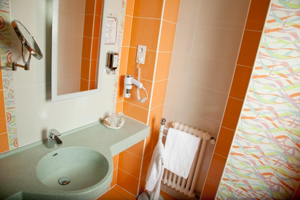 Hotel Bristol شالو أو شُمْبانيِ الغرفة الصورة