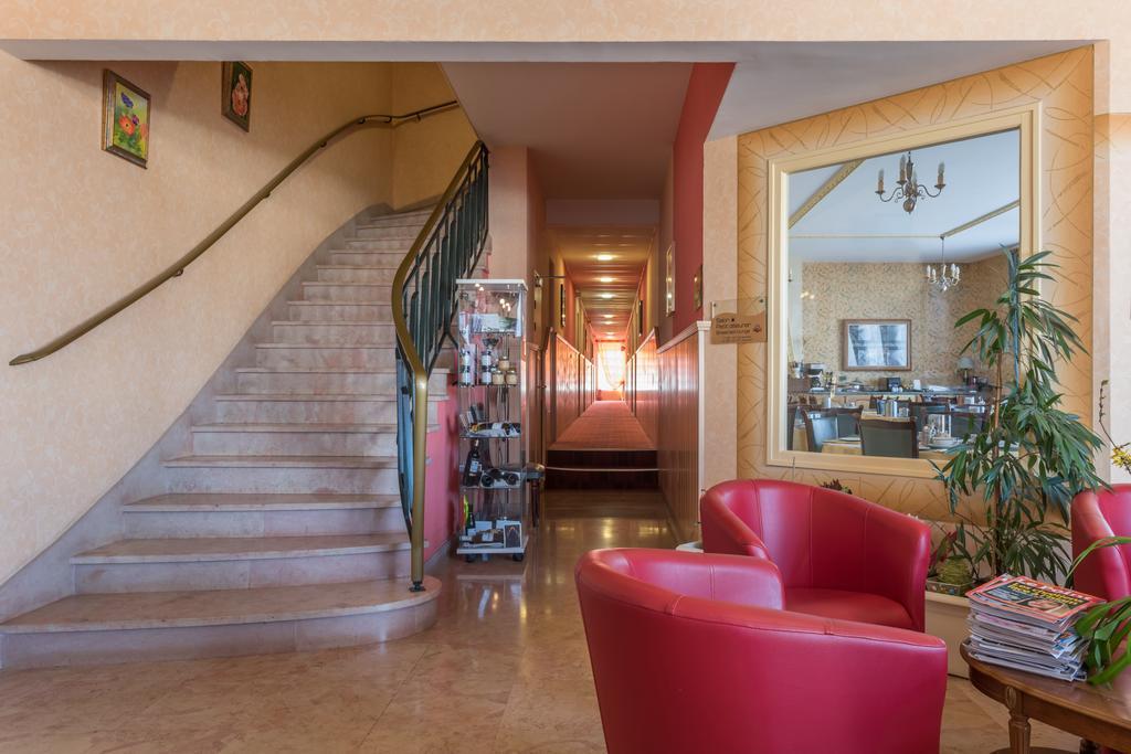 Hotel Bristol شالو أو شُمْبانيِ المظهر الخارجي الصورة