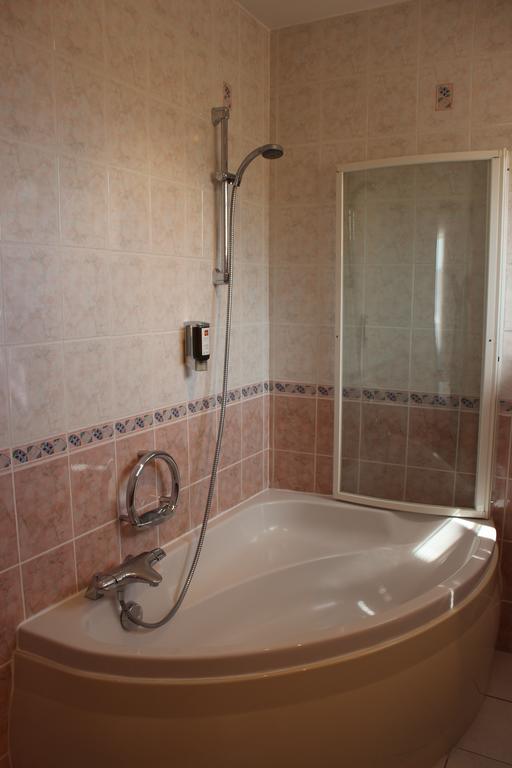 Hotel Bristol شالو أو شُمْبانيِ المظهر الخارجي الصورة