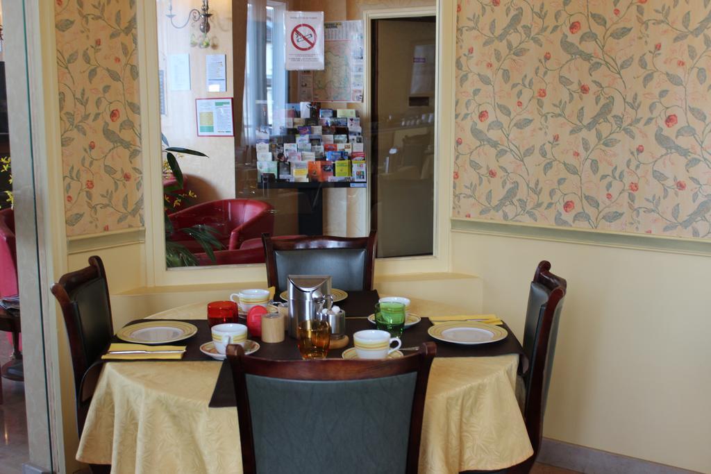 Hotel Bristol شالو أو شُمْبانيِ المظهر الخارجي الصورة