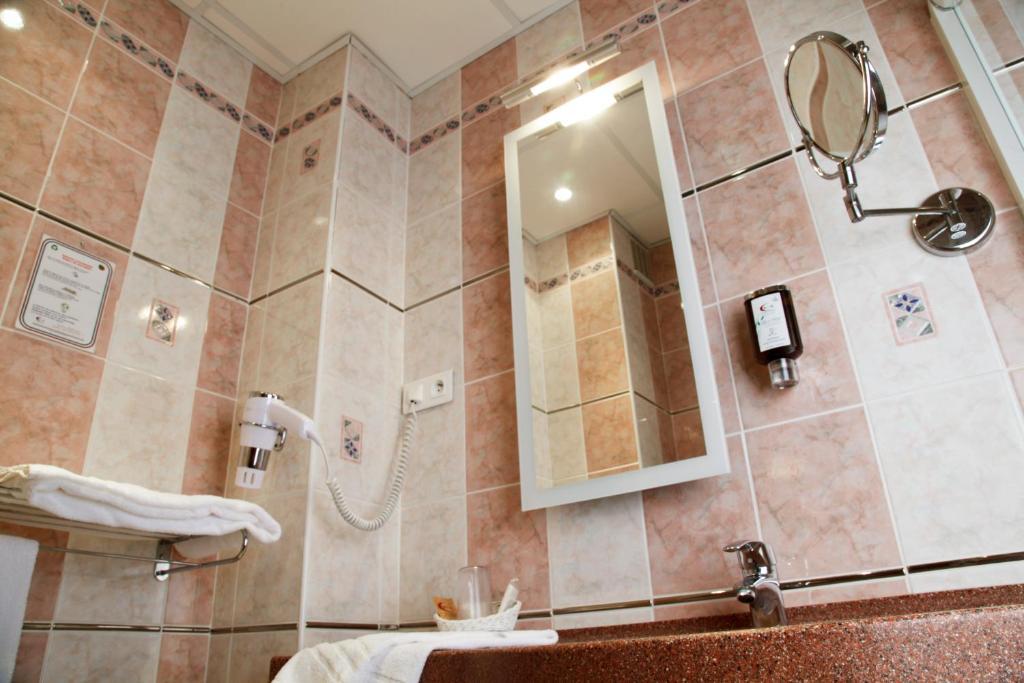 Hotel Bristol شالو أو شُمْبانيِ المظهر الخارجي الصورة