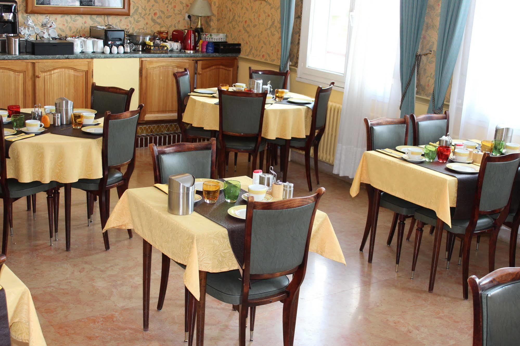 Hotel Bristol شالو أو شُمْبانيِ المظهر الخارجي الصورة